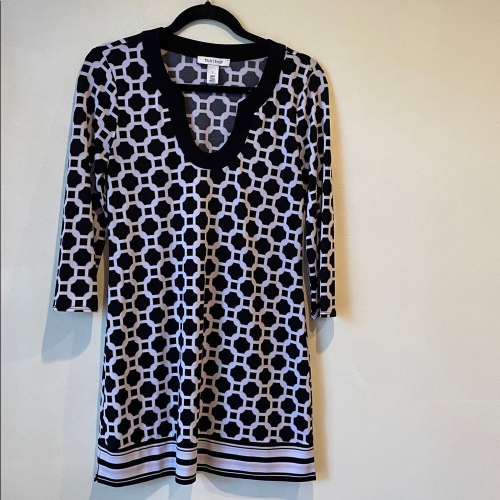 White House Black Market Monochrome Patterned Top Navy Blue/Pink